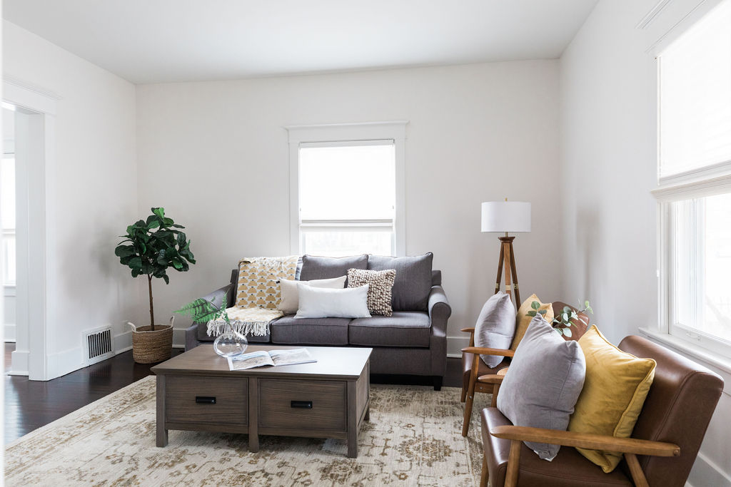 The living area must feel welcoming and comfortable.